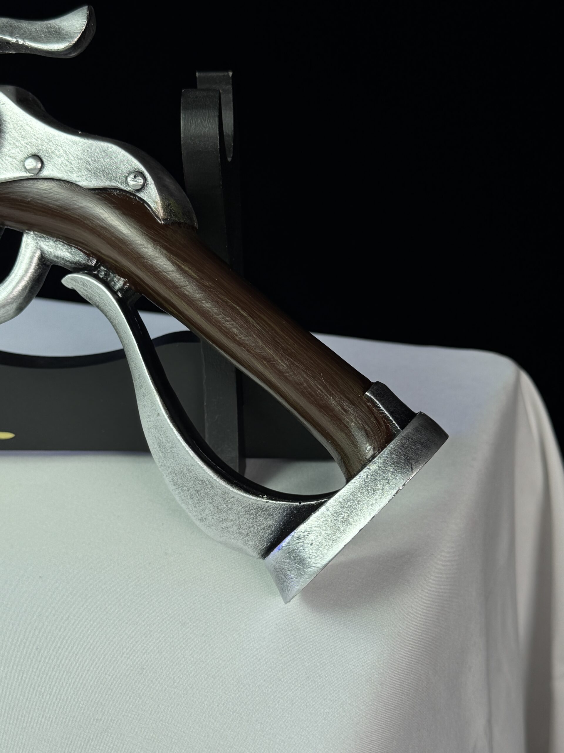 BLOODBORNE HUNTER RESIN GUN - Image 3